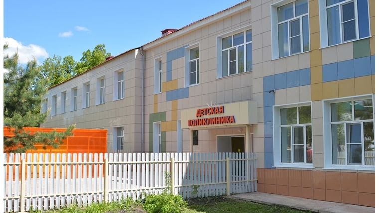Олег Николаев осмотрел отремонтированную детскую поликлинику в Алатыре
