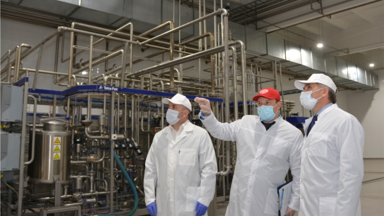 Олег Николаев принял участие в открытии новой линии по производству молочной продукции