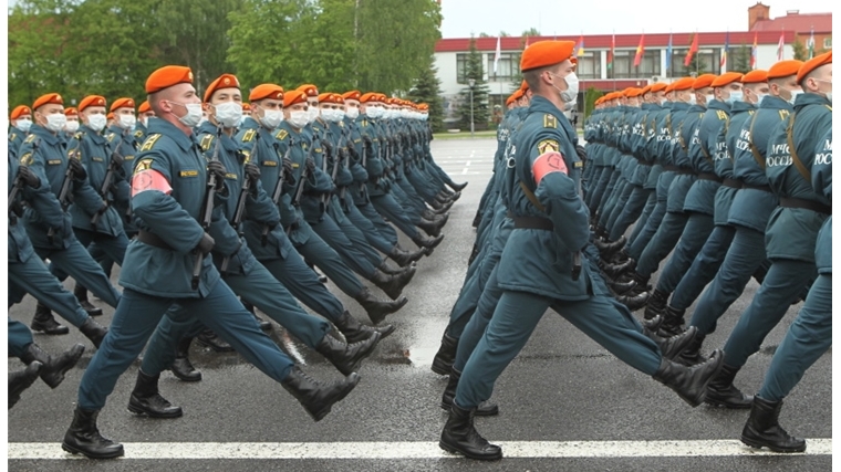 Порядка 400 курсантов МЧС России готовятся к участию в Параде Победы на Красной Площади